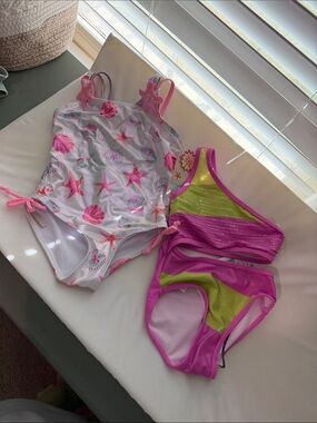 Girls' Pink & Lime Swimsuit Set with Starfish Print